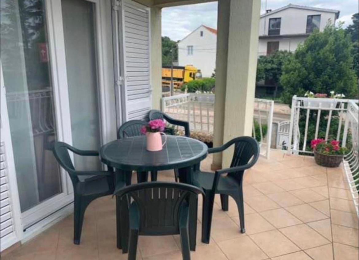 Apartman Kurtov Apartment Pakoštane Exterior foto